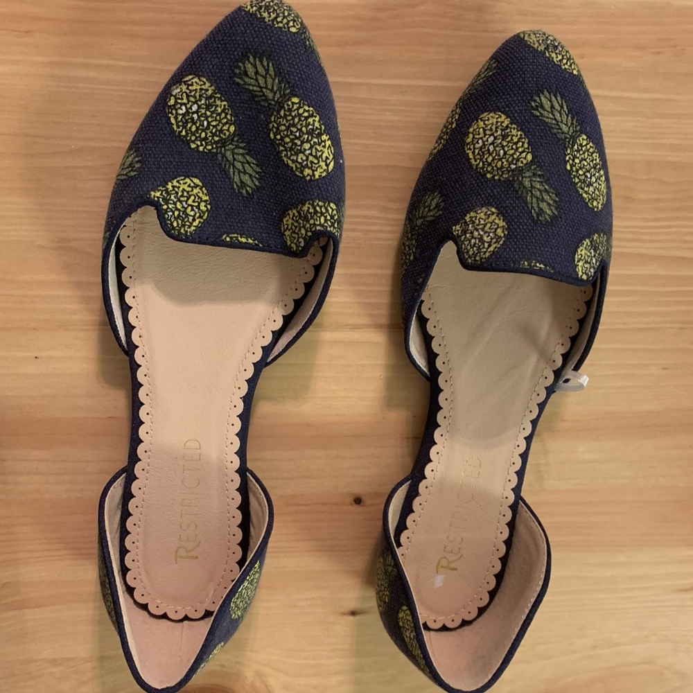 Restricted pineapple printed flats, size 8
